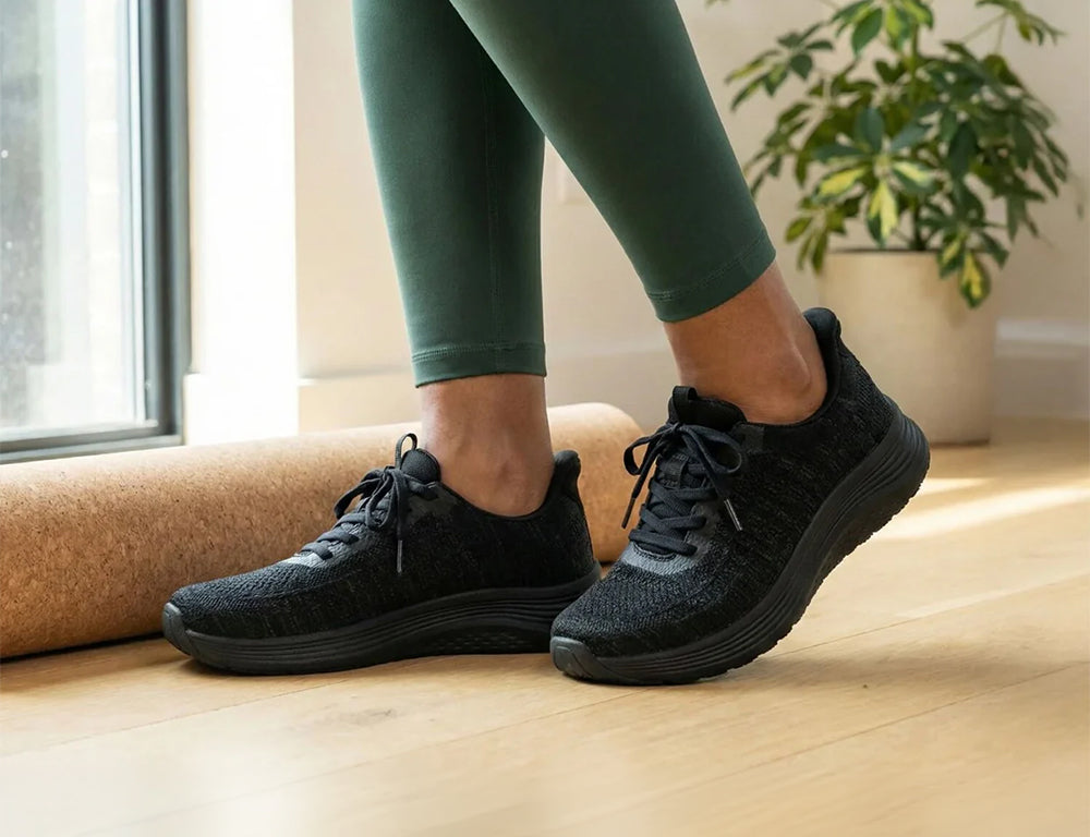 Nira Hands-Free Black Black Womens Trainers