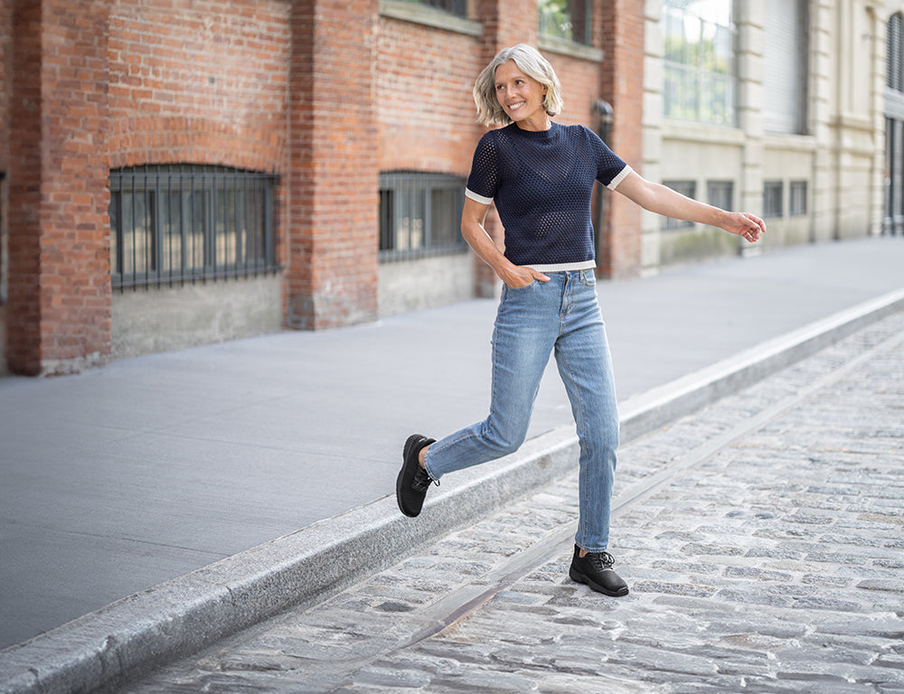 Kita Hands-Free Black Black Womens Stretch Trainers