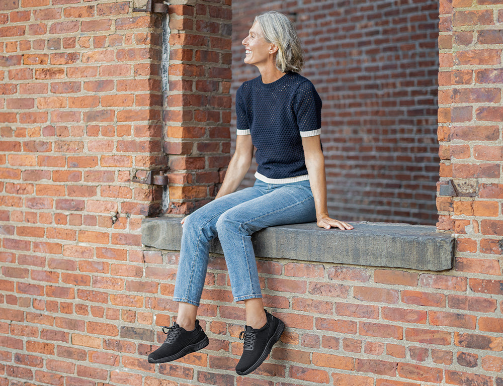 Kita Hands-Free Black Black Womens Stretch Trainers
